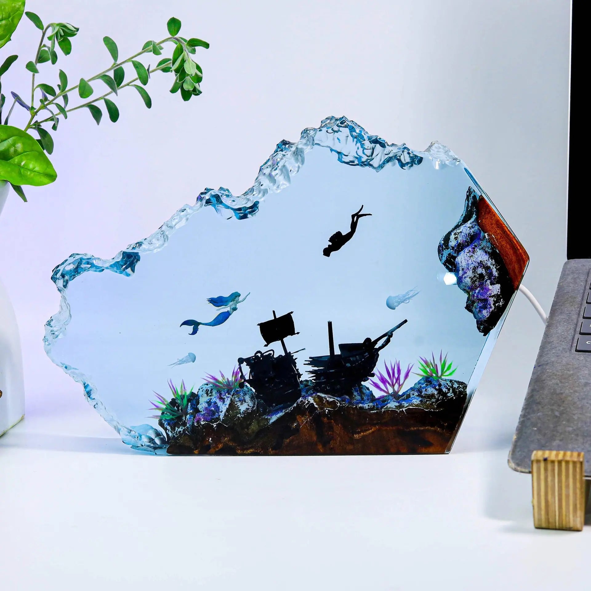 Seabed World Diving Resin Statue Lamp Miniature Figurine Deep Sea Diver Figures Shark Turtle Table Luxury Decor Night Light