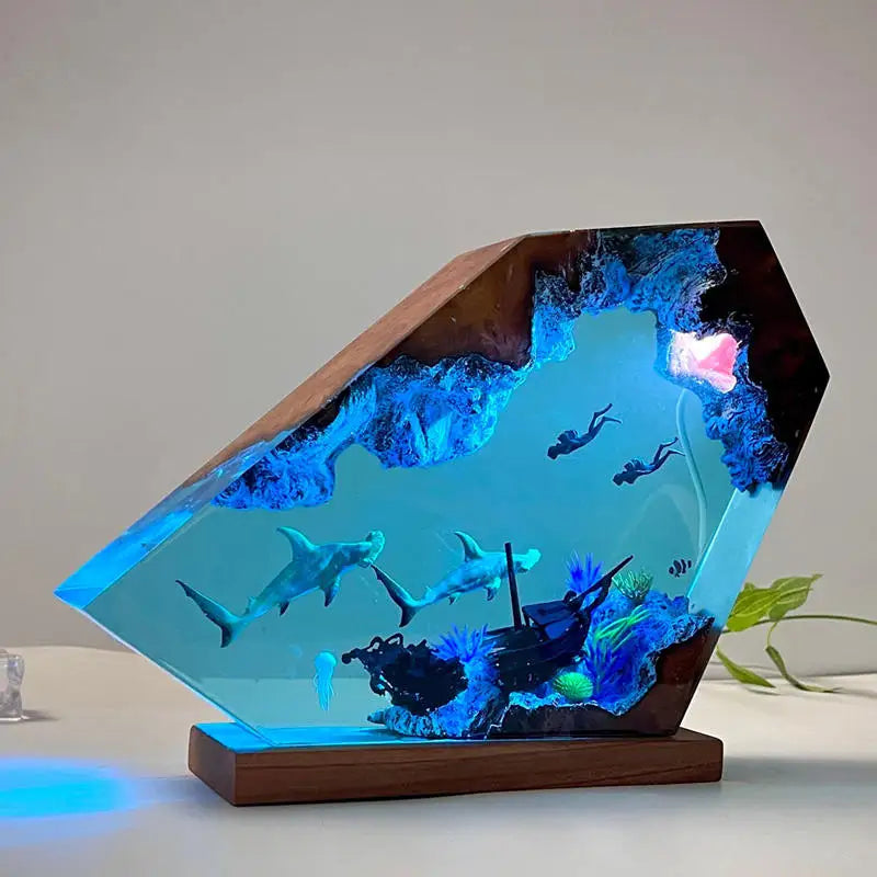 Seabed World Diving Resin Statue Lamp Miniature Figurine Deep Sea Diver Figures Shark Turtle Table Luxury Decor Night Light